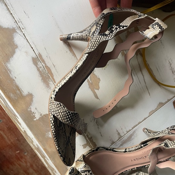 Chinese Laundry - Picture 2 of 5